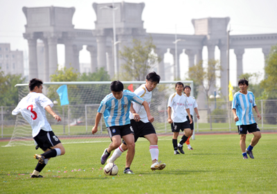 《实况足球2016》中重新为大家设计了大师联赛